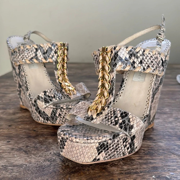Stella McCartney snakeskin platform wedge heel sandals w/ gold chain size 7 - Picture 1 of 12